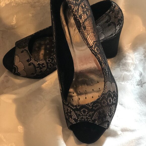 Black and Silver Lace Look Toeless Pump - Picture 4 of 16